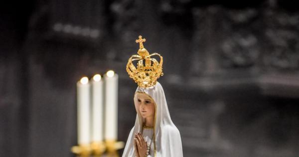 Apparizione Della Madonna Di Fatima Madonna di Fatima 13 maggio: preghiera, frasi, i tre "segreti" della