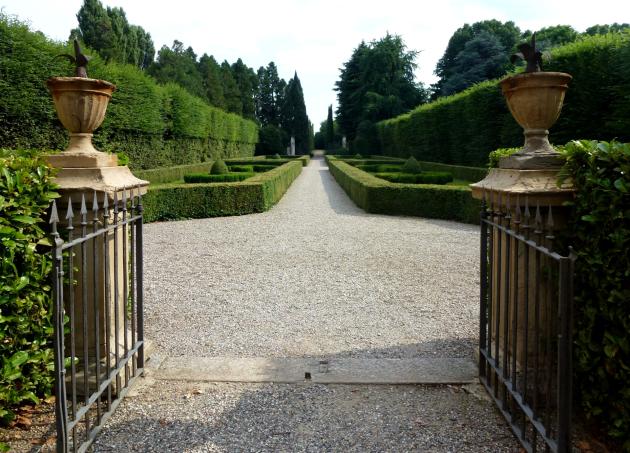 Ingresso al giardino all’italiana.