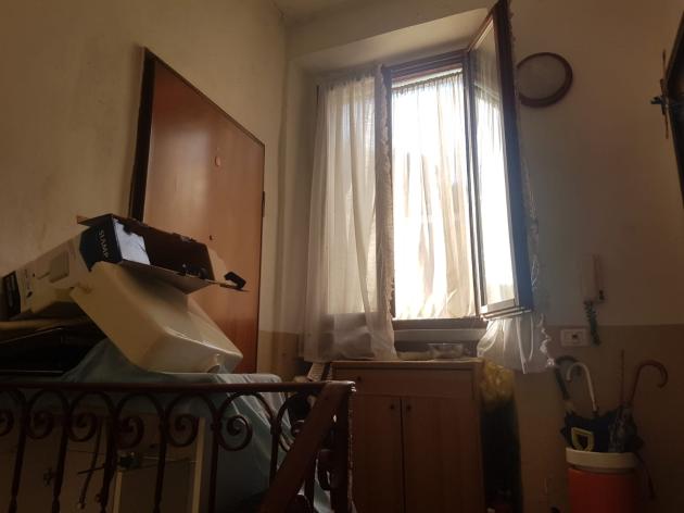 Il pianerottolo di casa della piccola Diana Pifferi