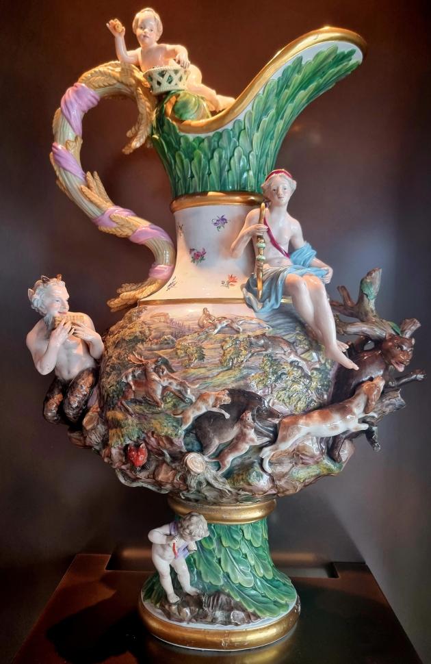 Dettagli collezione di ceramiche del Rome Cavalieri