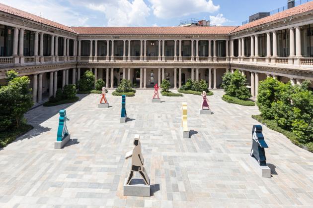 Walking in Milan di Julian Opie