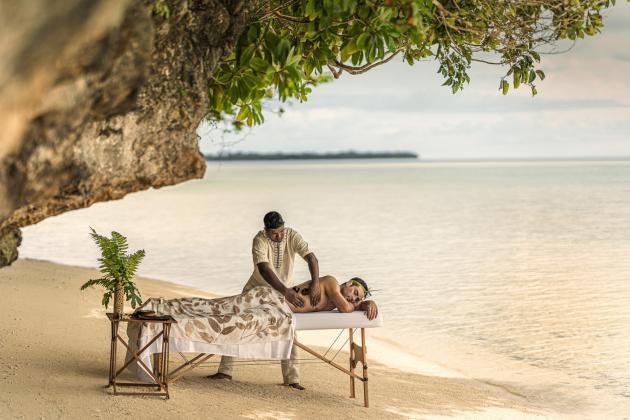Massaggi a Palau (Micronesia) courtesy Four Seasons