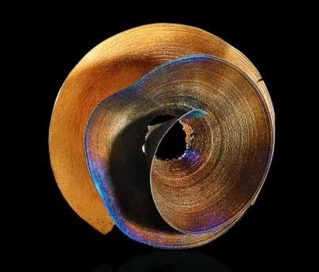 Annamaria Zanella, spilla Spirale, acciaio e oro, 1998