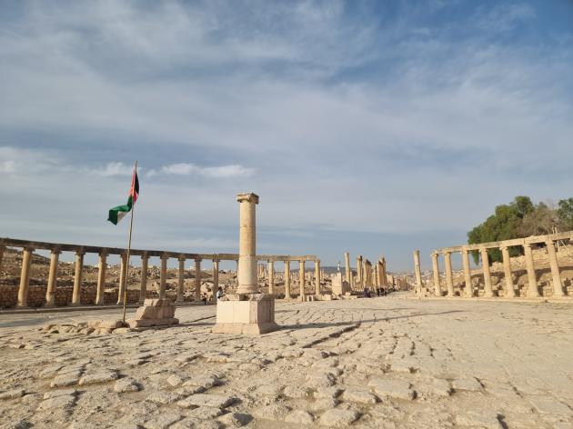 Il colonnato ellittico di Jerash con le 56 colonne