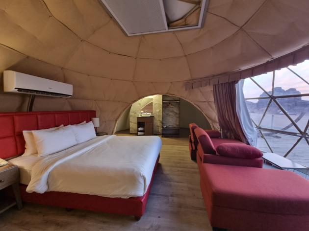 Interno di una Ufo room nel Wadi Rum