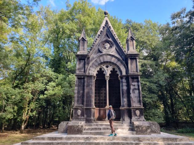 Il mausoleo Cahen nel Bosco del Sasseto
