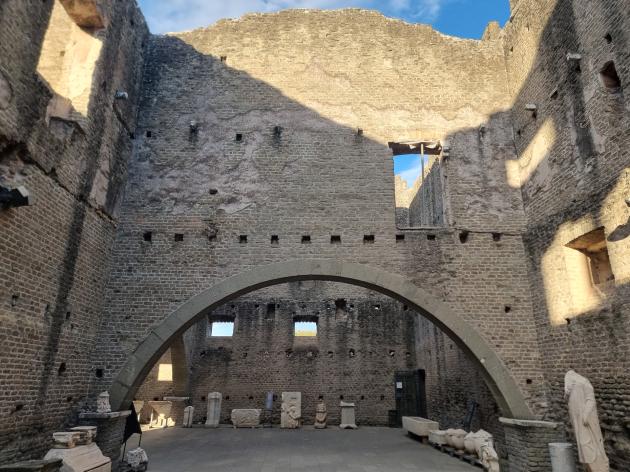 Mausoleo di Cecilia Metella sulla Via Appia Antica