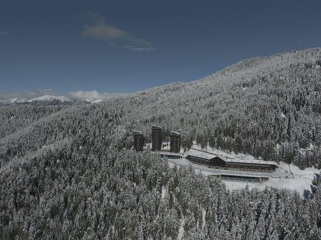 Il Forestis con le tre torri in una fotografia aerea