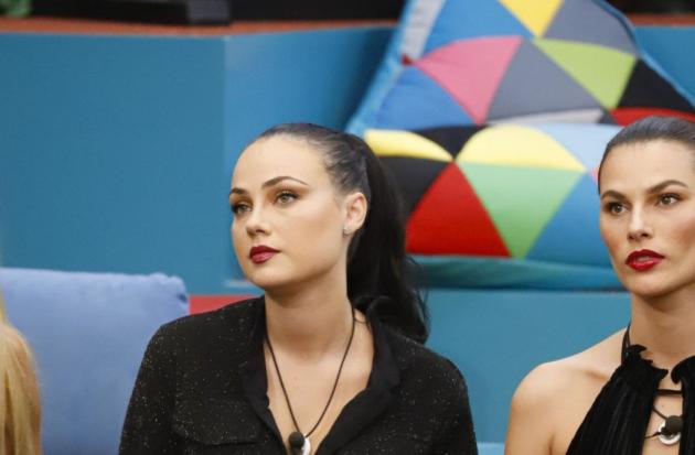 Grande Fratello Vip, Rosalinda in lacrime per Dayane: 'Da quando c’è Zenga mi è nemica'