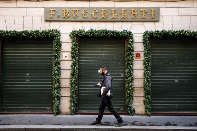 Vaccino obbligatorio per altre categorie, mascherine e green pass: cabina di regia del governo il 23 dicembre 