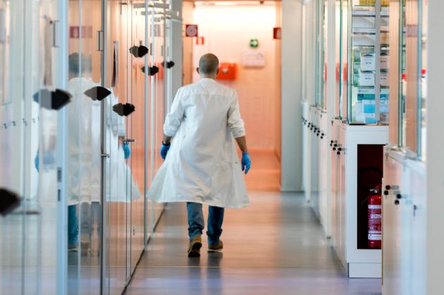 Vaccino Covid, riparte l'allarmismo, Bartoletti: "In arrivo ceppo influenzale Victoria, Coronavirus? Ancora presente, immunizzatevi",  i commenti: "Basta col terrore"