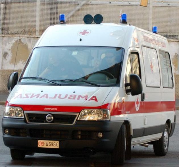 Tivoli: uomo si getta dal quinto piano, rimbalza e precipita sul vigile del fuoco