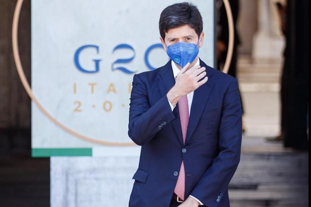 Obbligo vaccinale, Speranza getta la maschera: "Valuteremo la necessità"