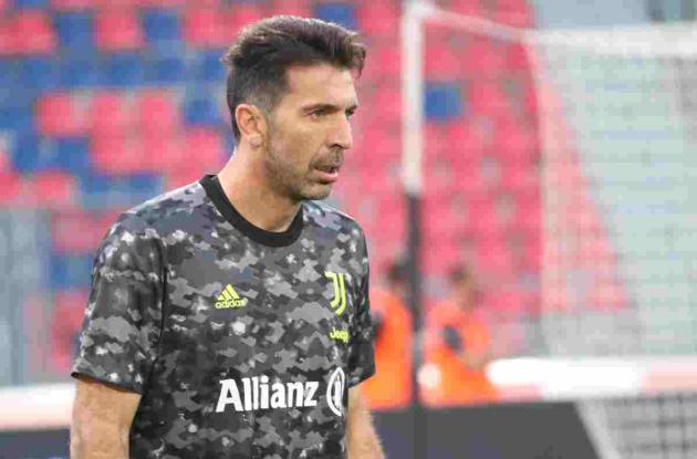 Buffon al Parma ma i tifosi non ci stanno, accoglienza choc: "Piccolo uomo"