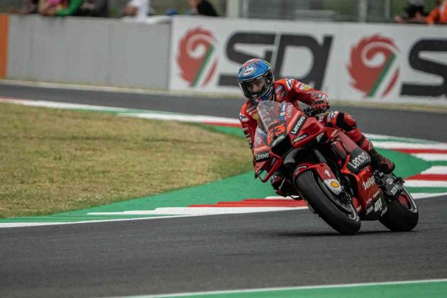 MotoGP, vince Bagnaia: campione del mondo 13 anni dopo Valentino Rossi in sella alla Ducati