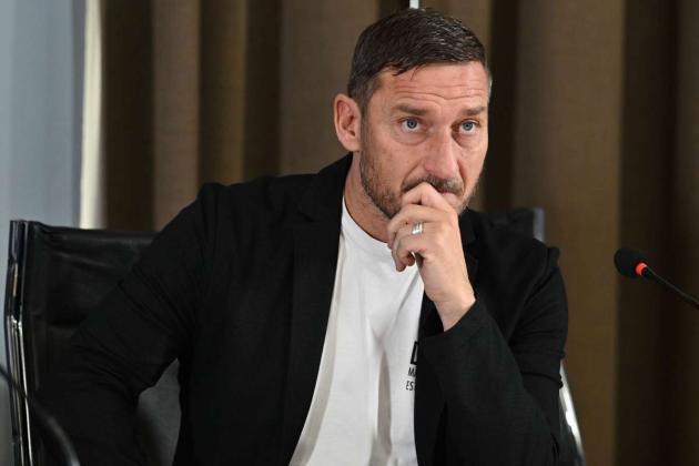 Calcio: Totti "tornare a giocare? Difficile, ma nella vita mai dire mai"