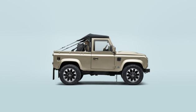 Land Rover presenta la Classic Defender V8 Soft Top