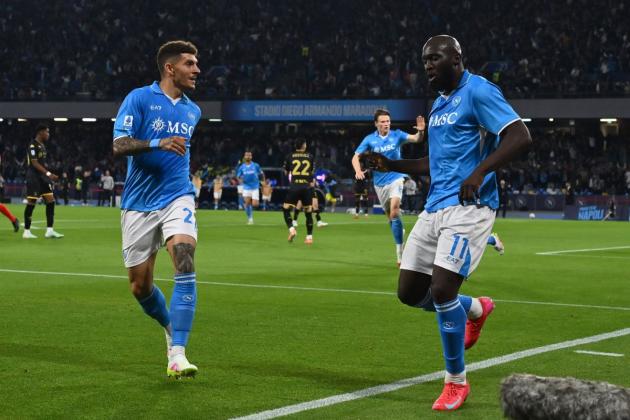 Il Napoli frena in testa, 2-2 col Genoa e l'Inter torna a -1