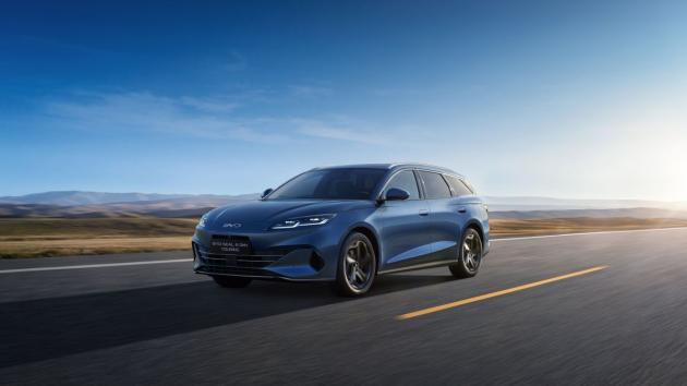 1.500 Km senza fermarsi, arriva la nuova BYD Seal 6 DM-i