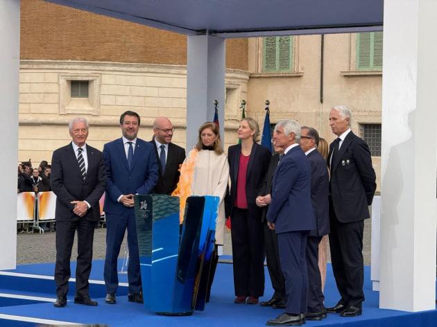 Mattarella accende il braciere di Milano-Cortina 2026