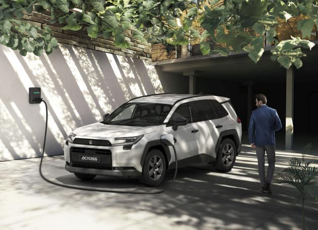 Nuova Suzuki Across Plug-in Hybrid, efficienza e spirito d'avventura
