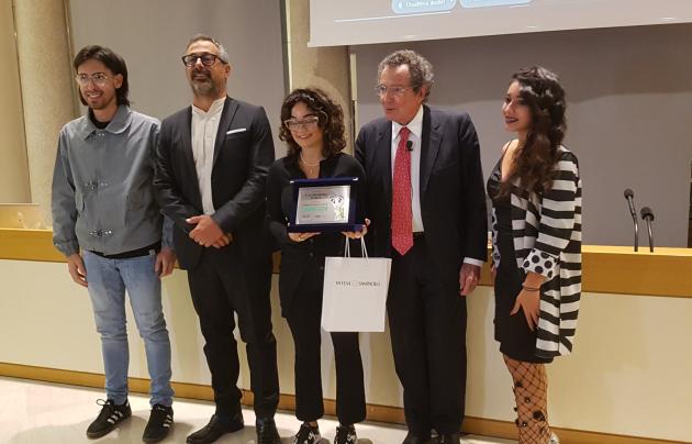 Intesa Sanpaolo, premiati i giovani talenti della moda sostenibile: Simona Zizza la vincitrice