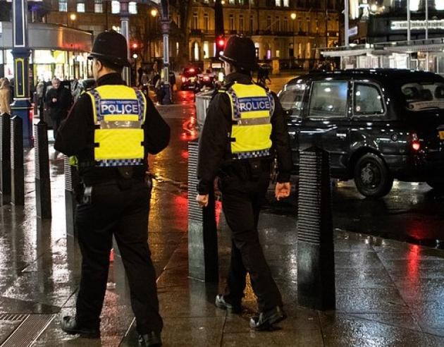 Gb, 13enne ucciso a coltellate in strada: arrestati 5 minorenni dai 13 ai 14 anni