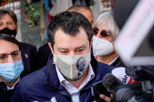 Salvini con Borsellino sulla mascherina, è bufera: 'Offende simboli dell'antimafia'