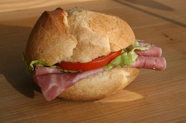Brexit, Olanda: sequestrato panino al prosciutto perché in arrivo dalla Grande Bretagna