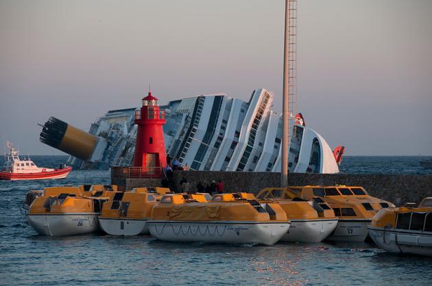 Costa Concordia: a nove anni dal naufragio il ricordo delle 32 vittime 