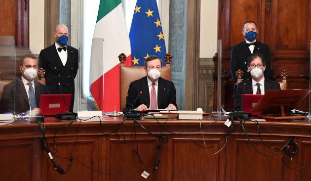 Governo, Draghi sta per salire al Colle e i partiti tremano per i nomi dei ministri