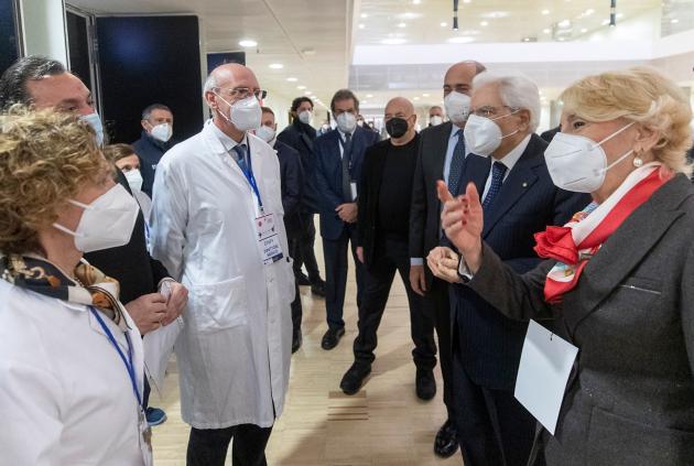 Vaccino Covid, Mattarella all'hub della Nuvola: "Teniamo duro, ce la faremo"