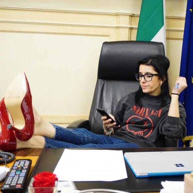 Fabiana Dadone, la ministra delle politiche giovanili si presenta così: "Sono una ragazzina"