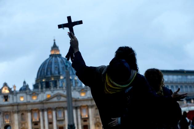 Matrimonio gay, Vaticano: "La Chiesa non può benedire le unioni omosessuali"