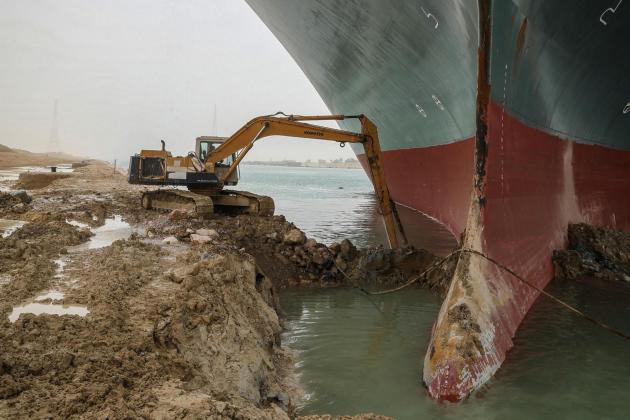 Canale Suez: la Ever Given è stata disincagliata, ma il canale non è ancora aperto