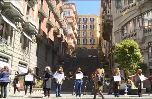 Flashmob della mutanda, Napoli