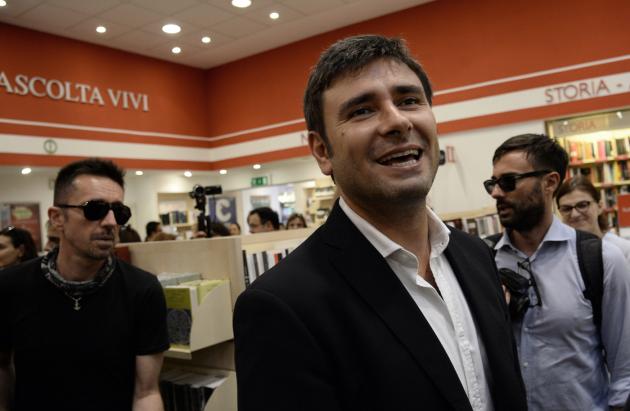 Covid, Di Battista insulta generale Figliuolo