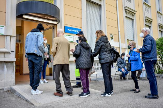 Covid, vaccino ai familiari: 15 'furbetti' indagati a Oristano