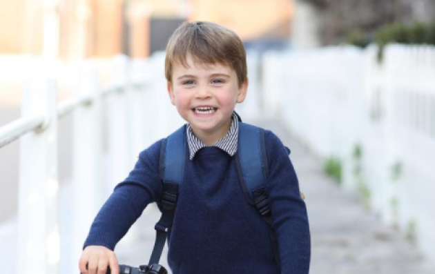 Principe Louis compie 3 anni e Kate Middleton lo immortala al primo giorno di asilo