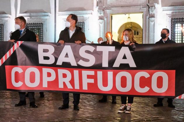 Coprifuoco fino alle 22, Molteni: "Non limita la pandemia ma limita la libertà"