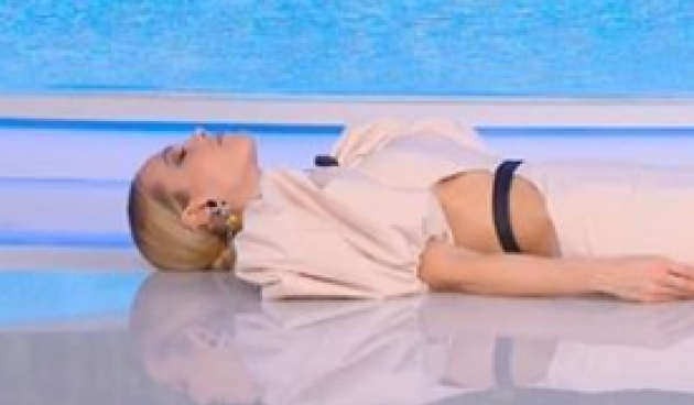 Isola dei Famosi, Ilary Blasi "sviene" in diretta: Gilles Rocca la manda in tilt