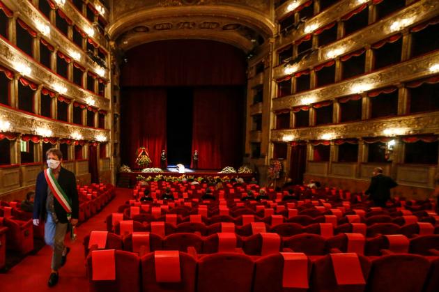 Teatri aperti, da Pirandello a Kafka in scena: ecco gli spettacoli del weekend