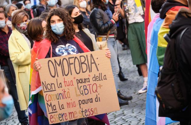 Ddl Zan, manifestazioni a Milano contro l'omotransfobia