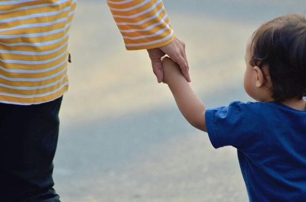 Festa della mamma ai tempi del coronavirus: 346mila minori poveri, +18%