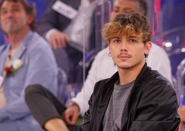 Uomini e Donne, Giacomo verso la scelta. Chi è la bella corteggiatrice Carolina Ronca?