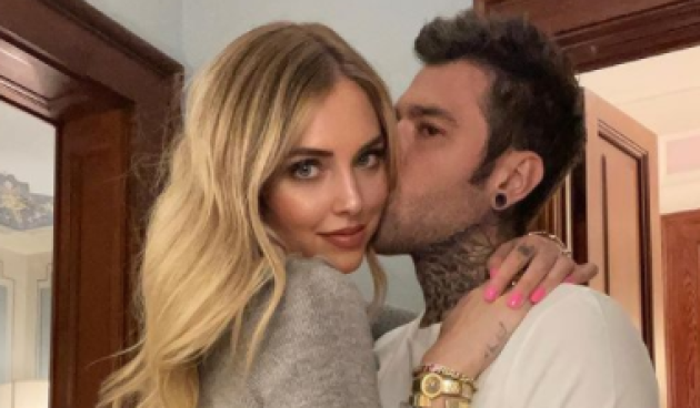 Eurovision, Maneskin vincono e Chiara Ferragni fa il dito medio 