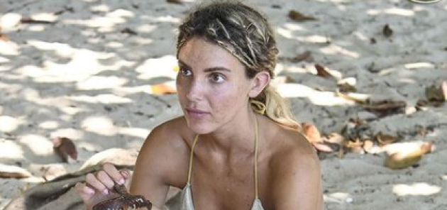 Isola dei Famosi 2021, Miryea sta male nella notte e i naufraghi la deridono