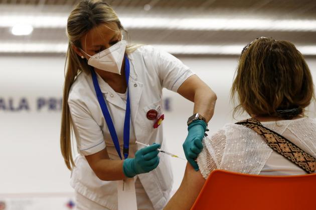 Covid, vaccini in vacanza: verso nuove regole. Ecco tutto quello che c'è da sapere