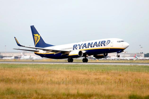 Ryanair nega il rimborso per volo cancellato causa Covid: parte l'inchiesta