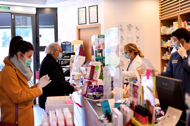 AstraZeneca, pillola anticoncezionale e trombosi: c'è una correlazione?